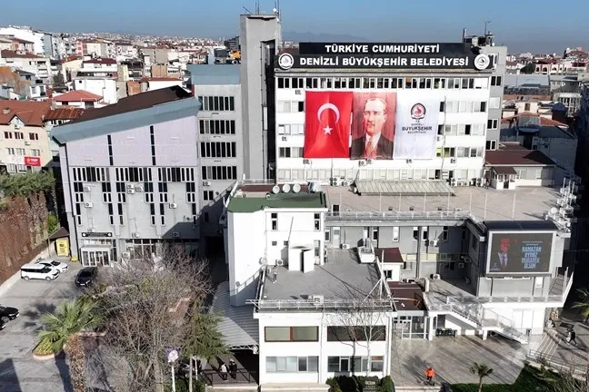 Denizli Büyükşehir’den öğrencilere test kitabı desteği