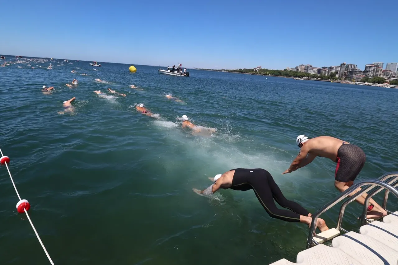 Binler İstanbul'u yüzdü!