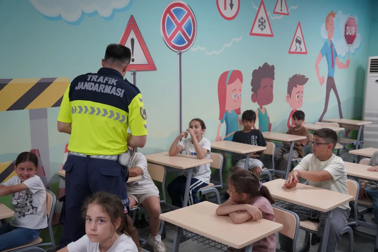 Kocaeli'de binlerce öğrenci kuralları Büyükşehir’le öğrendi