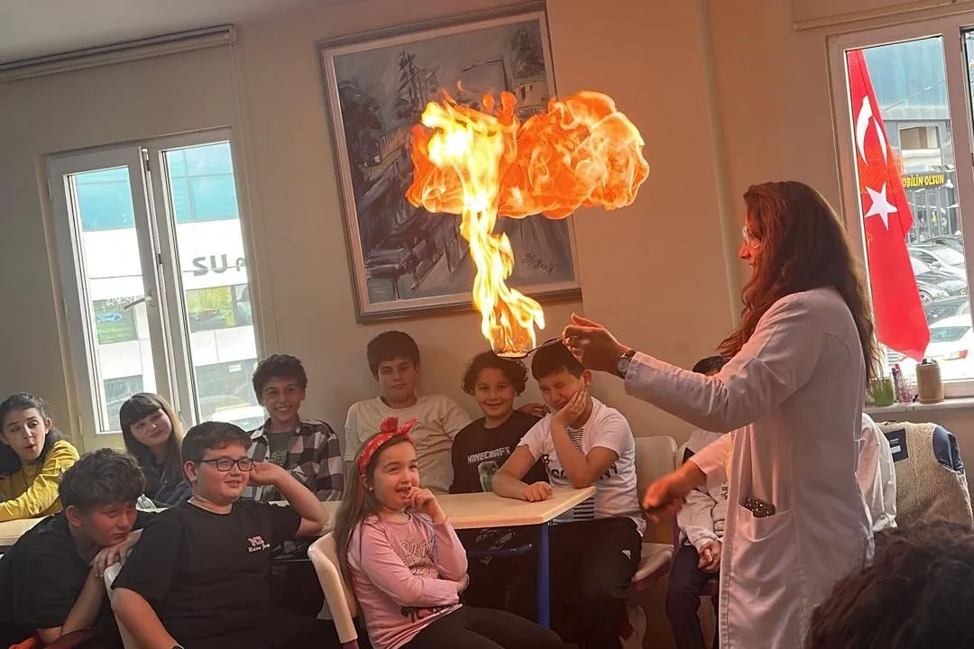 İstanbul Maltepe’de çocuklar bilimi eğlenerek öğreniyor