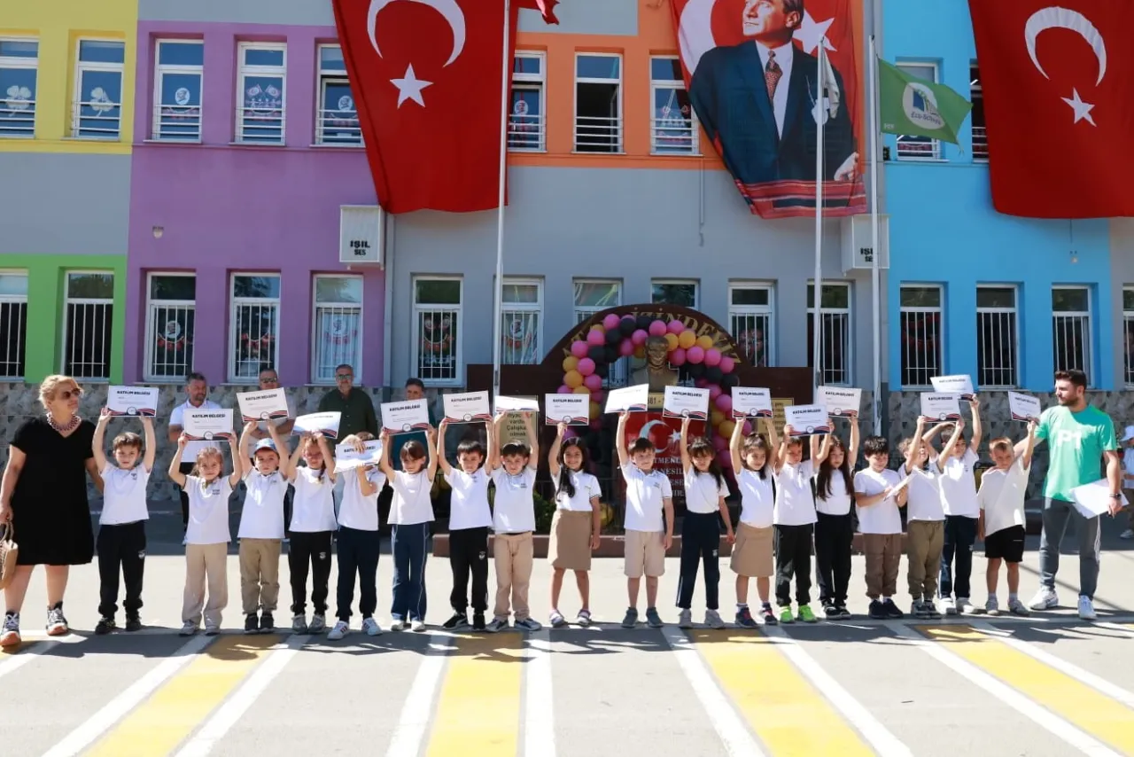 Bursa Osmangazi’de 400 öğrenciye ücretsiz tenis eğitimi
