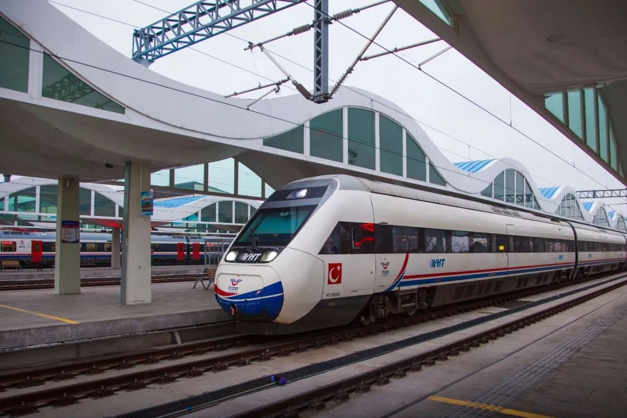 YHT seferlerine inşaat ayarı... 13 Ağustos'a kadar 6 tren seferine iptal