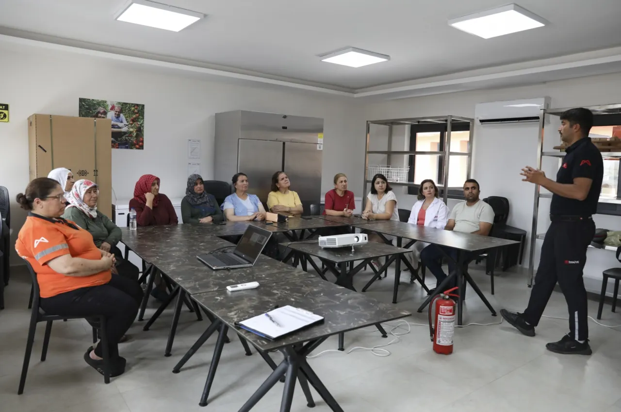 Mersin’de kadınlara ‘Yangın Güvenliği’ eğitimi verildi