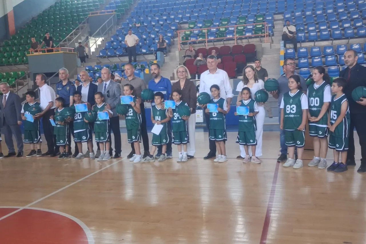 Edirne Keşan’da geleceğin basketbolcuları ödüllerine kavuştu
