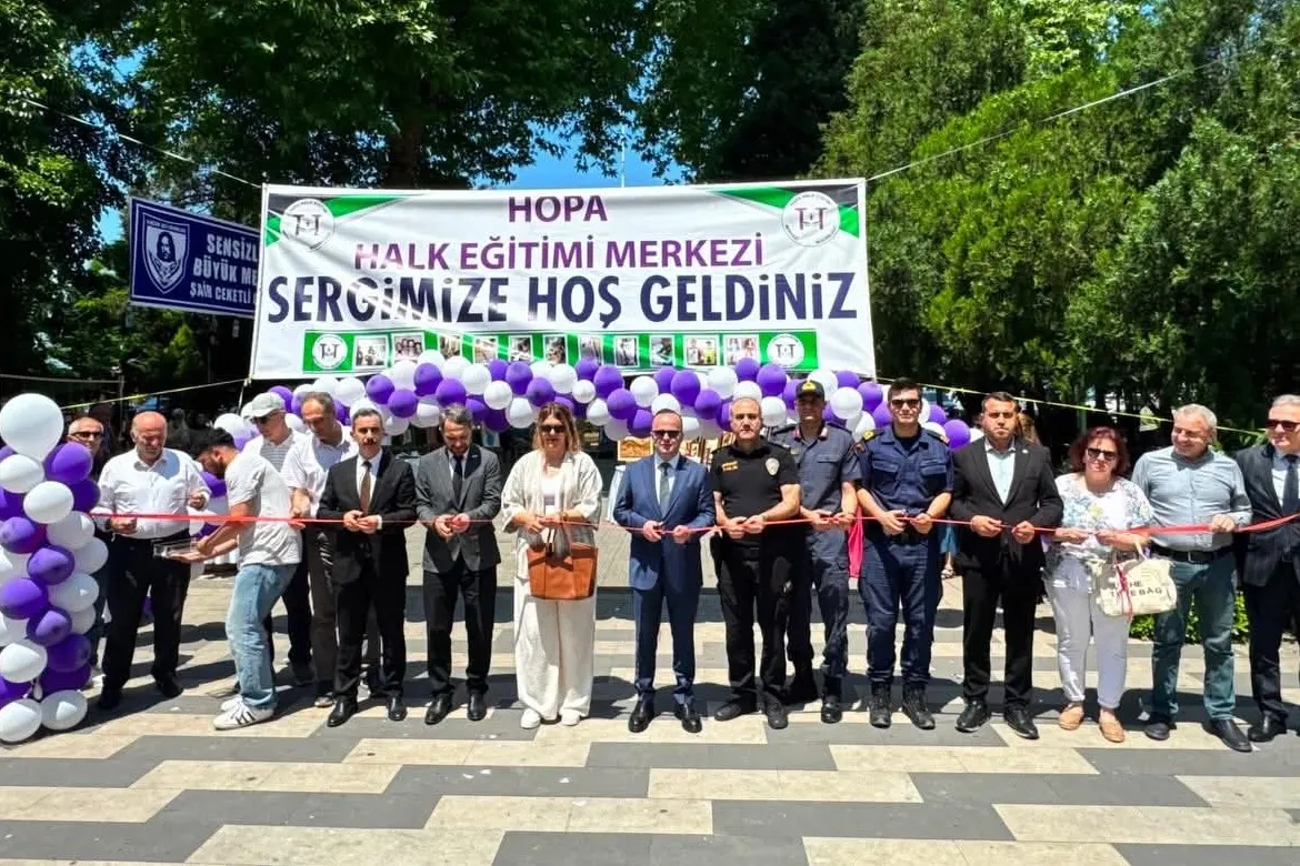 Artvin’de kursiyerlerin el emeği ürünleri vatandaşlarla buluştu