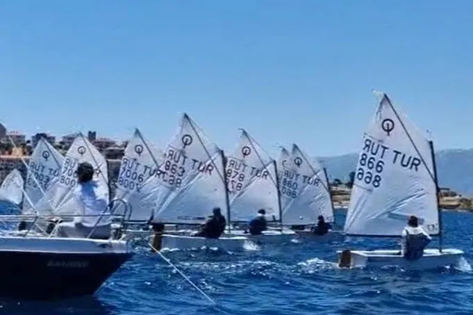 Sahil Güvenlik Kupası için yelkenler Foça'da şişti