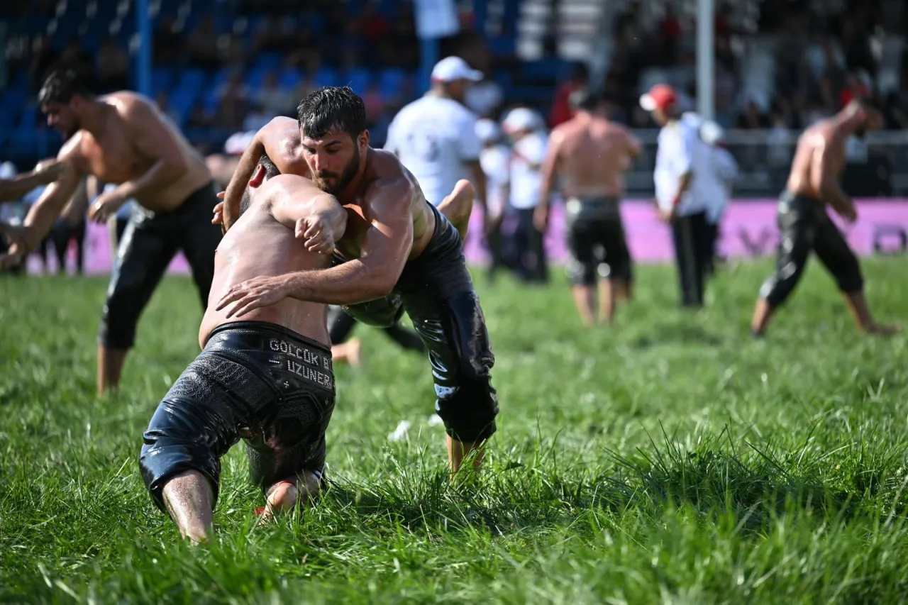 Manisa'da pehlivanlar Yuntdağı'nda er meydanında