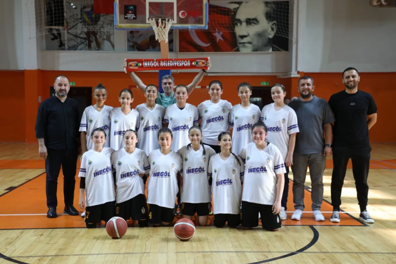İnegöl Belediyespor U12 Kız Basketbol Takımı Bursa üçüncüsü oldu