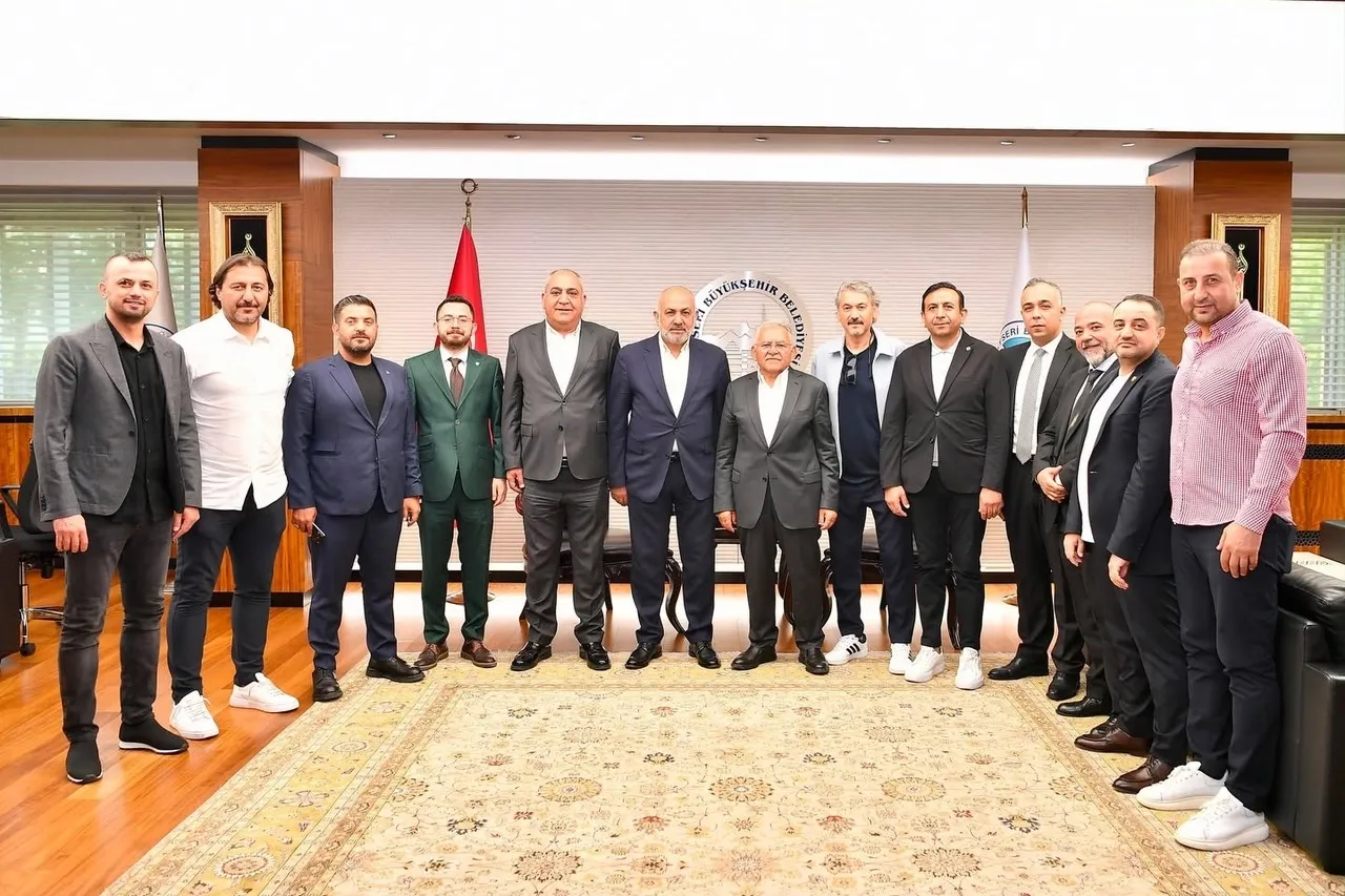 Kayserispor'un yeni yönetiminden Büyükkılıç'a ziyaret
