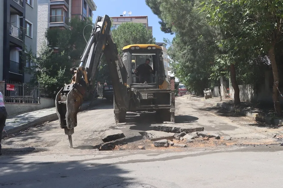 Maltepe’de asfalt mesaisi Cevizli’de sürüyor