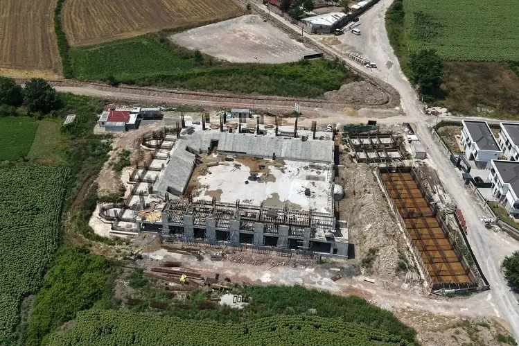 Sakarya'da bin 500 kişi kapasiteli yeni spor salonu hızla yükseliyor
