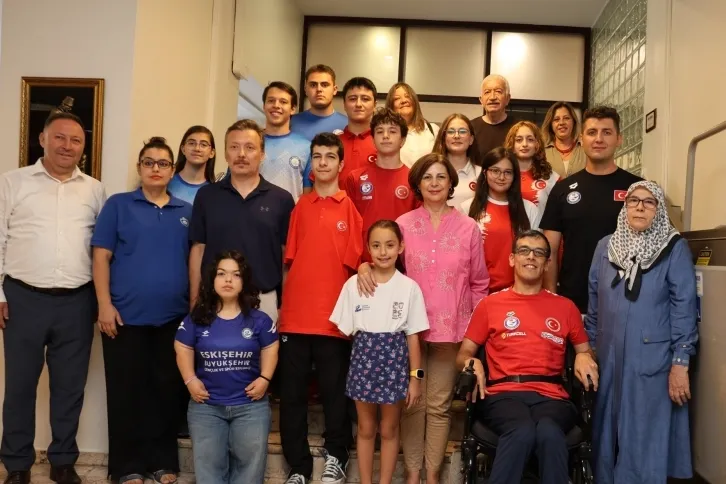 Eskişehir’in Başkan Ünlüce, şampiyon sporcuları ağırladı