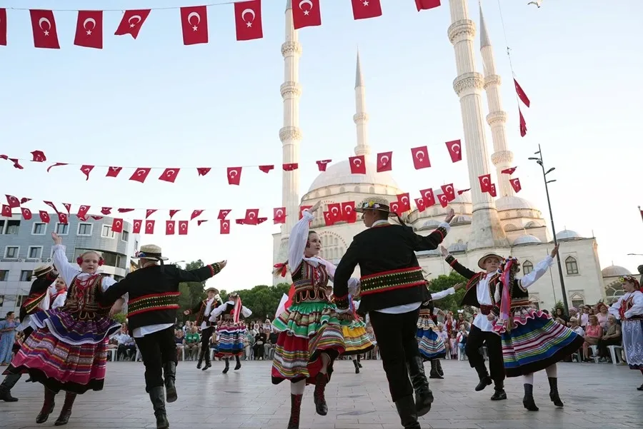 Dünyanın renkleri Maltepe’de buluştu