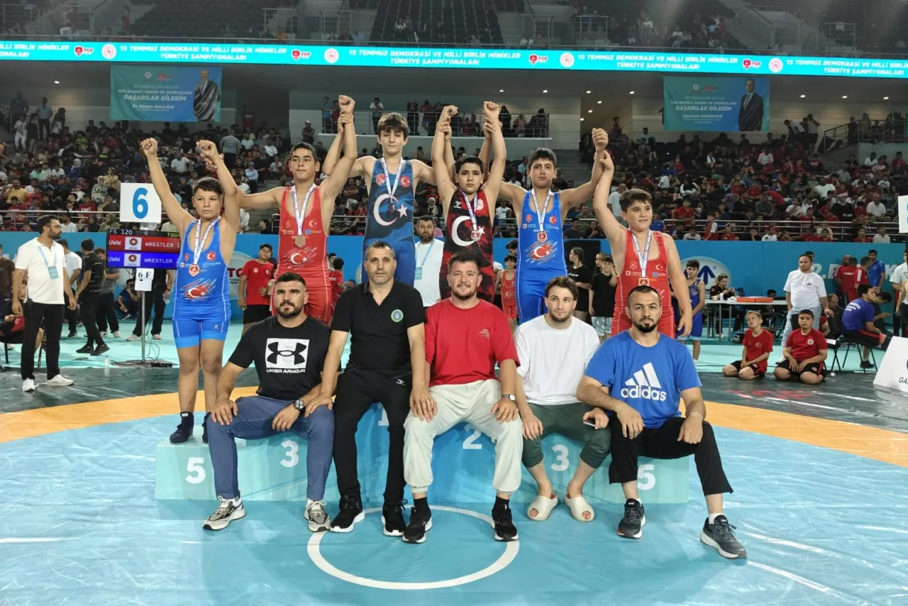 Minikler güreş Türkiye Şampiyonası’na Bursa Büyükşehir damgası
