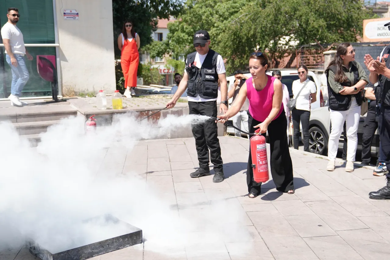Ankara Keçiören'de personele afet ve yangın eğitimi