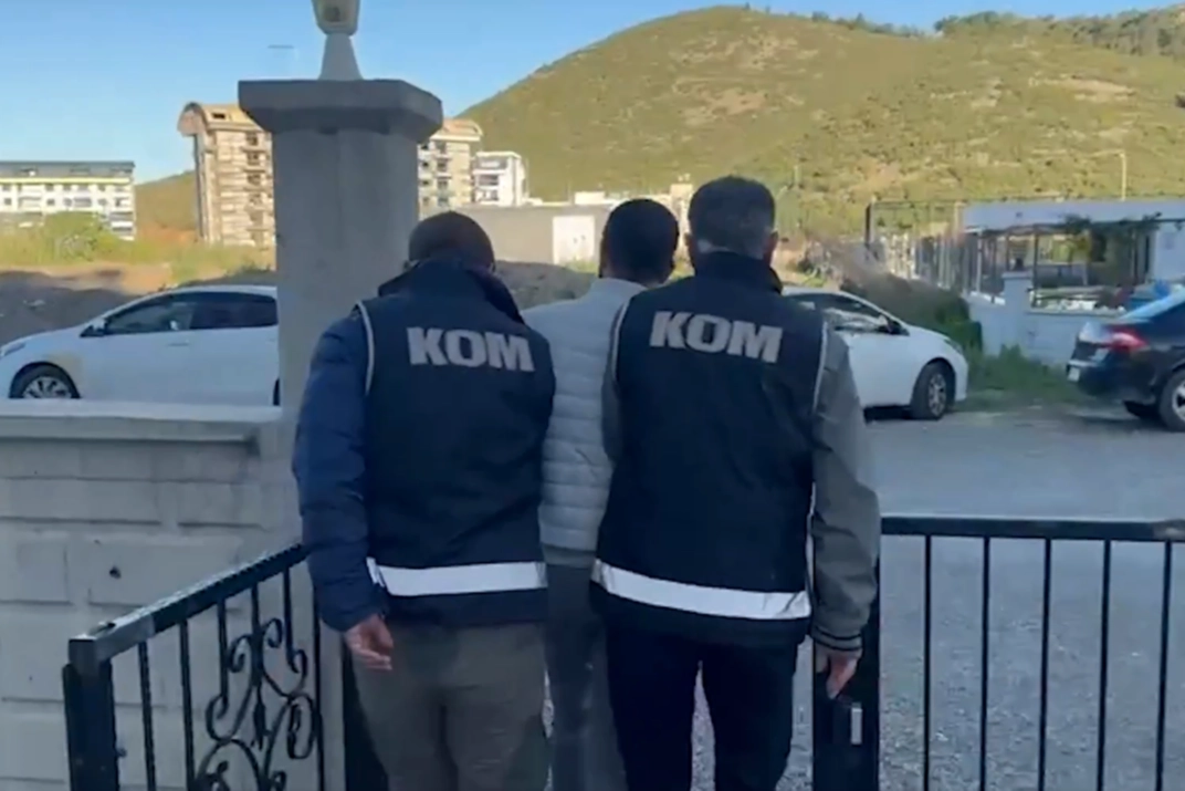 İzmir merkezli organize suç örgütüne operasyon! 36 şüpheliye eş zamanlı baskın