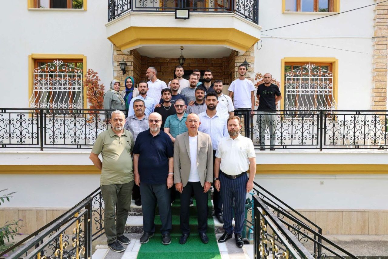 Kavuş, bağımlılıkla mücadele eden gençleri ziyaret etti