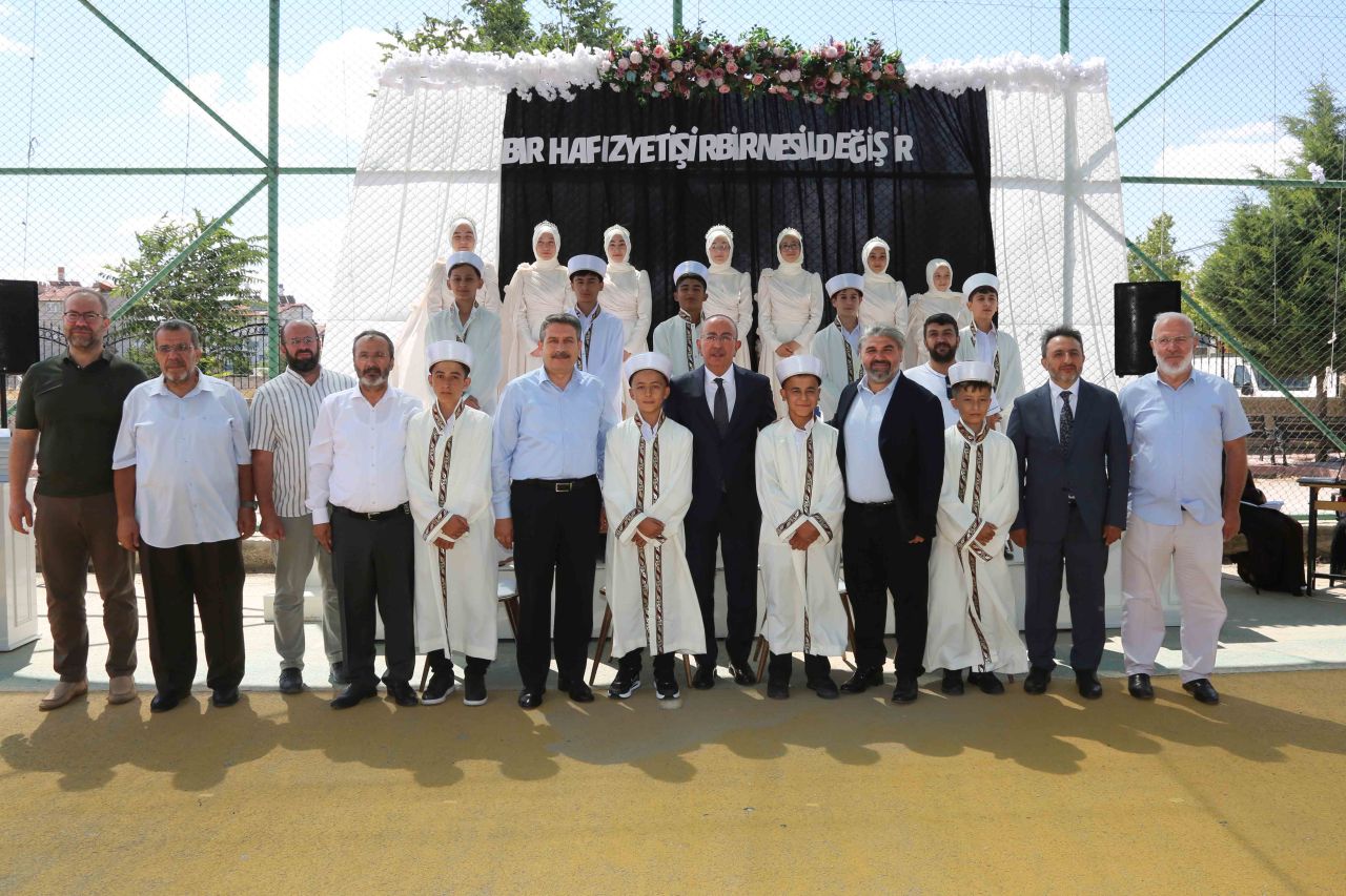 Meram’da 17 Hafız İçin Gurur Günü