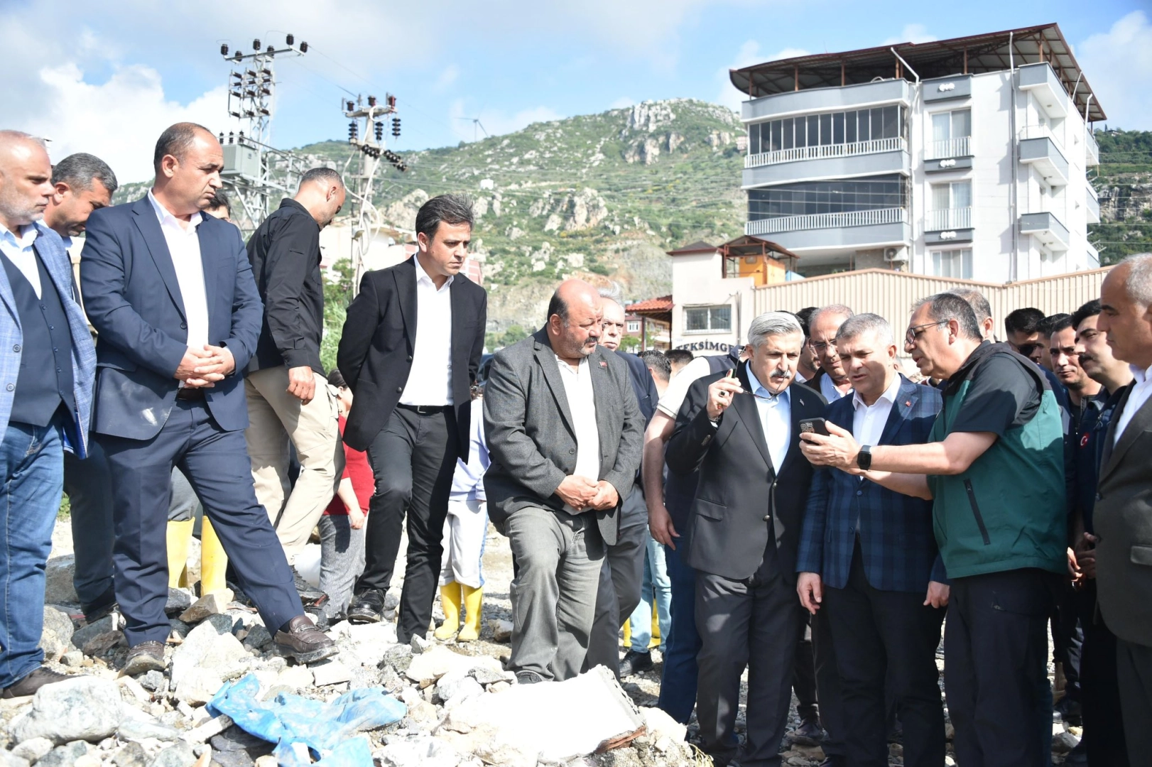 Hüseyin Yayman Hatay'da sel bölgesinde incelemelerde bulundu