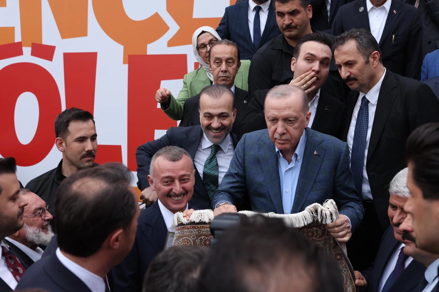 Cumhurbaşkanı Erdoğan Kocaelispor Müzesi için forma imzaladı