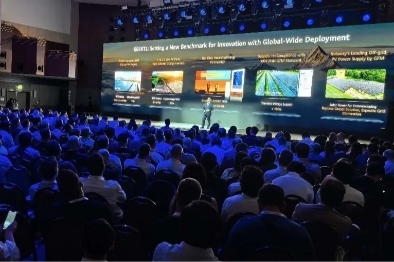 Beş teknolojik atılım... Huawei, yeni nesil şebeke oluşturucu ESS Platformu LUTERRA®'yı piyasaya sürdü