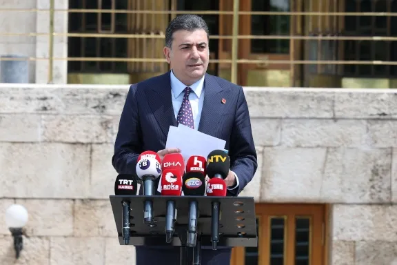 CHP’de yeni kriz! Zeynel Emre, PM’nin düştüğünü savundu