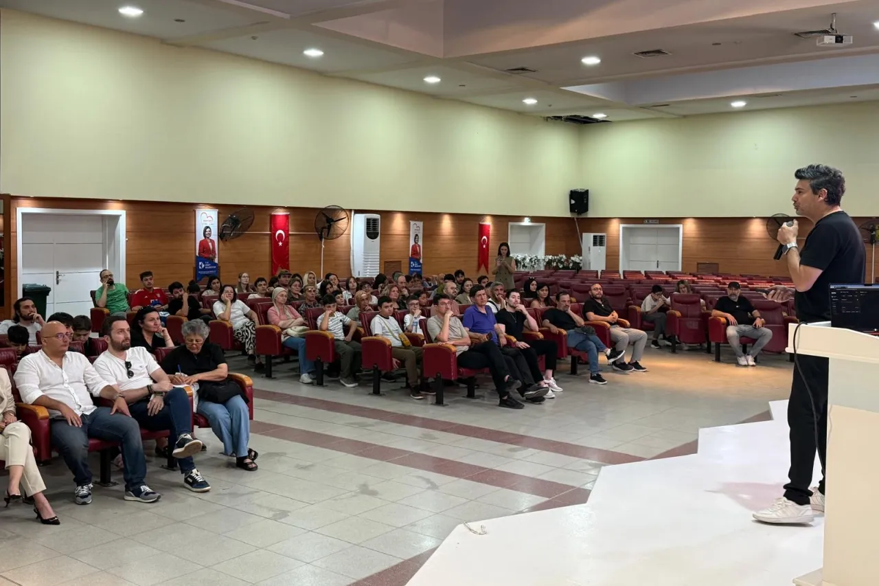İzmit’te gençlere 'Üretken Yapay Zeka' semineri