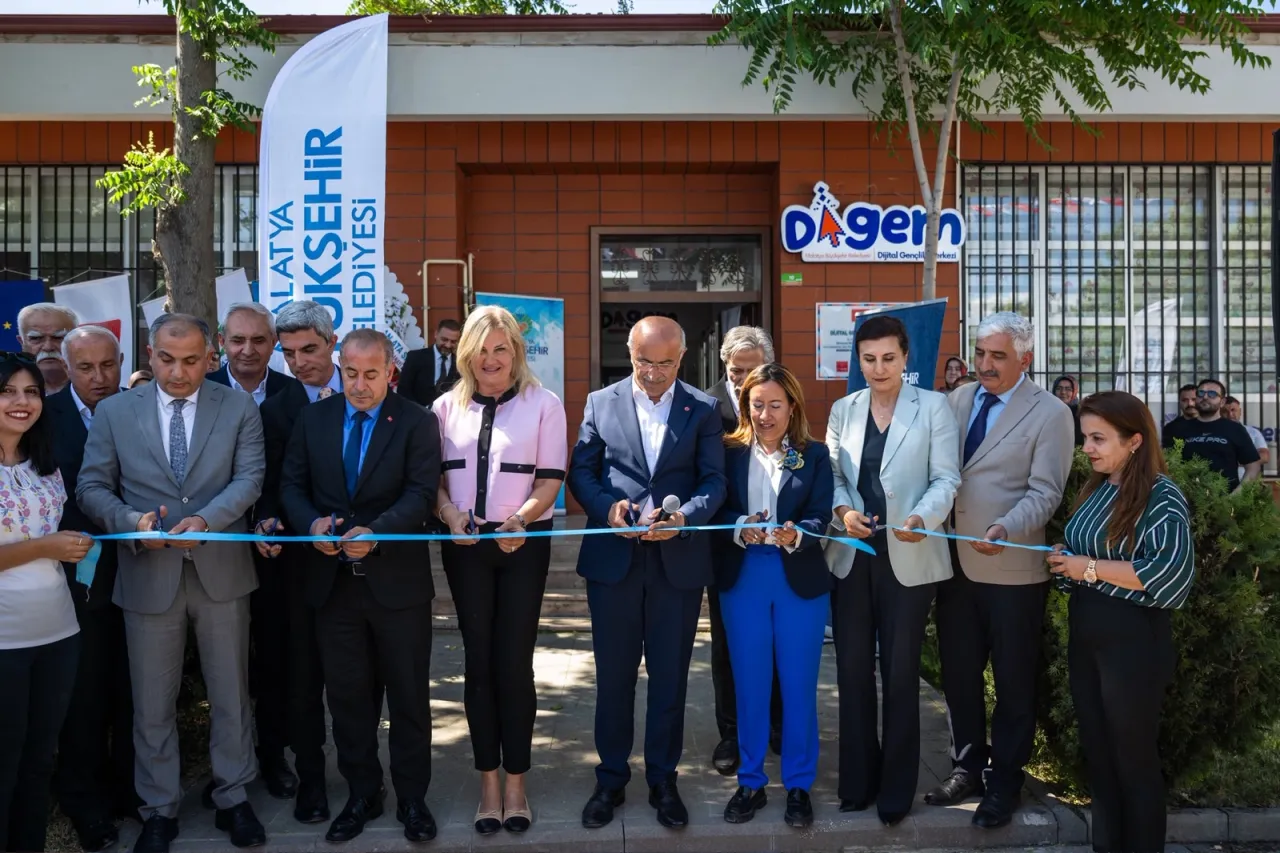 Malatya’da Dijital Gençlik Merkezi açıldı