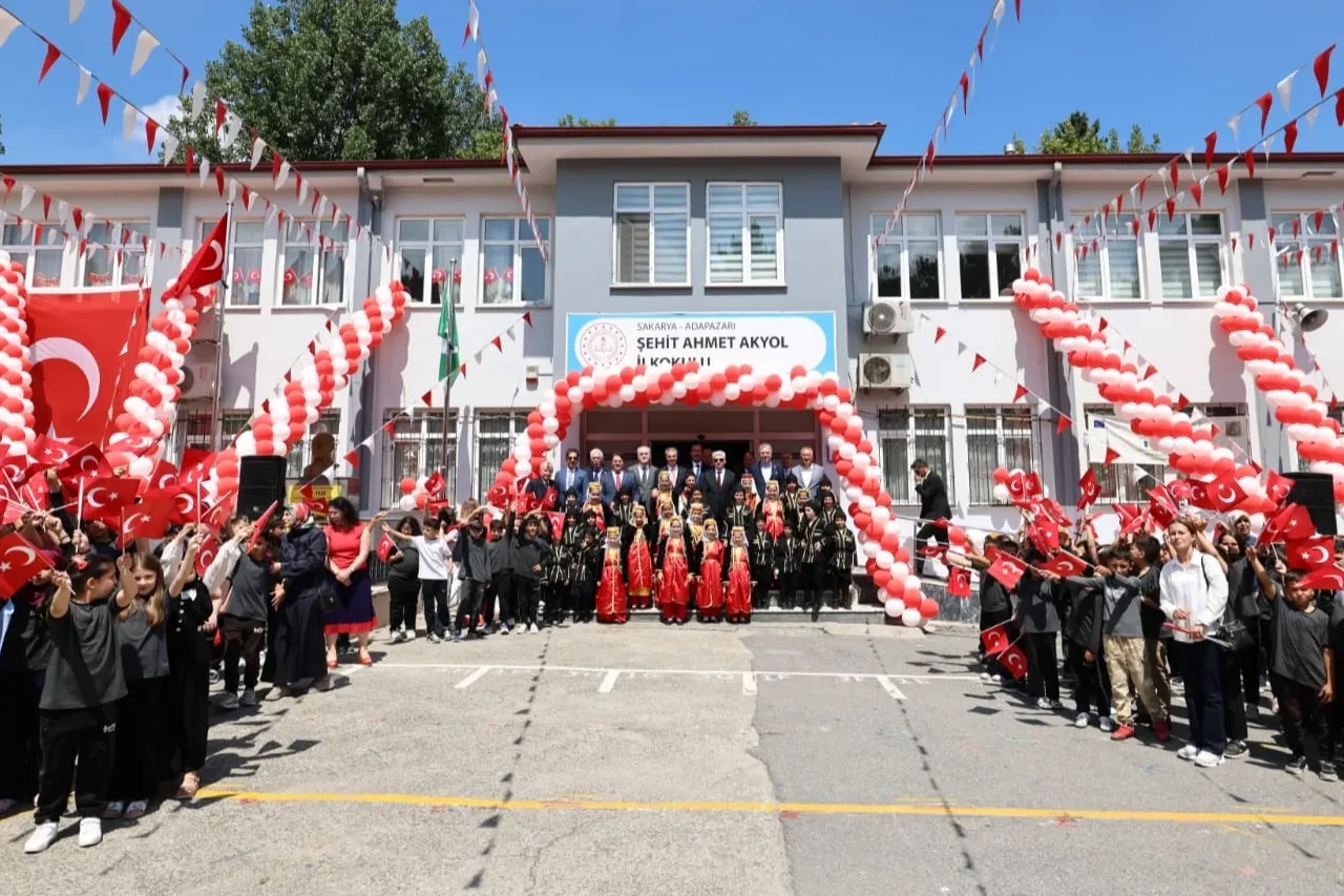 Sakarya’da eğitim maratonu karne sevinciyle tamamlandı