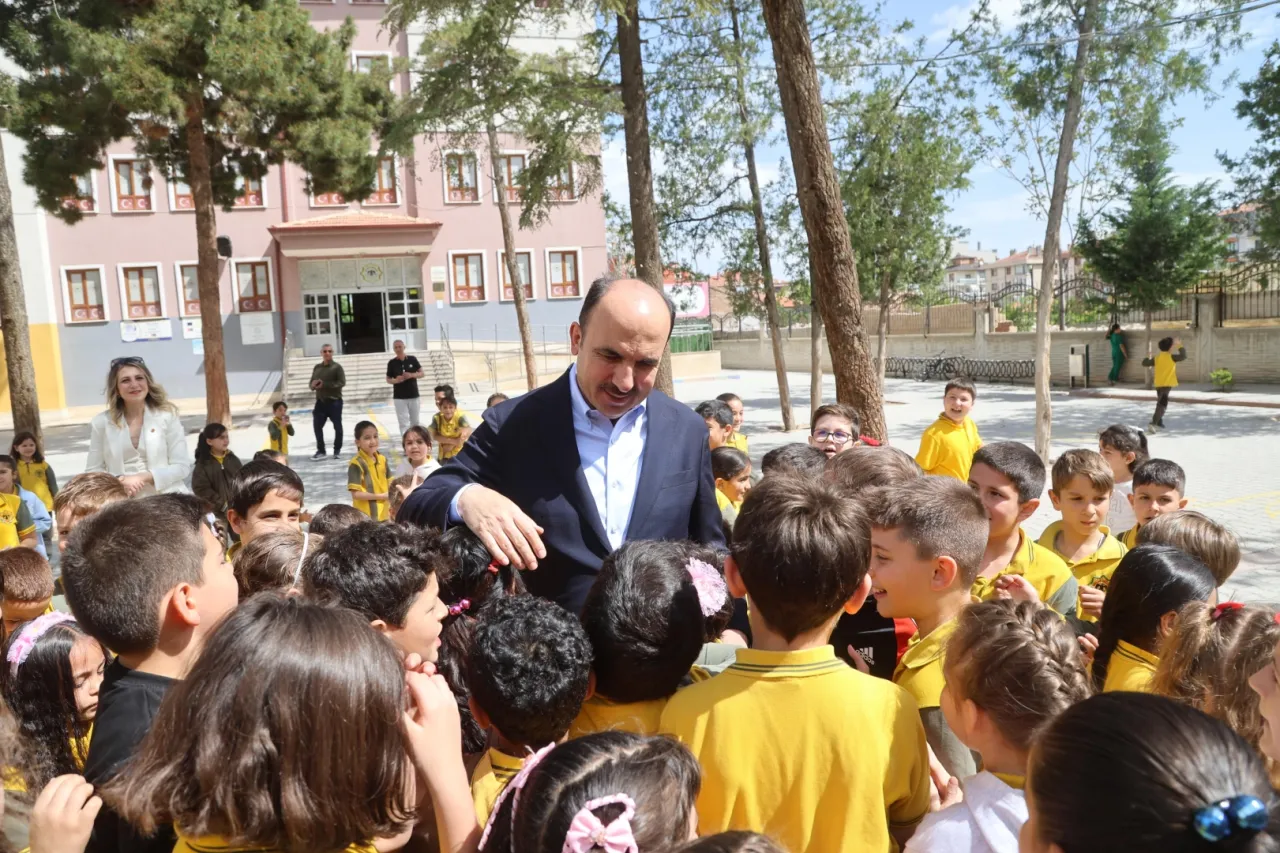 Konya'da Başkan Altay karne sevincine ortak oldu