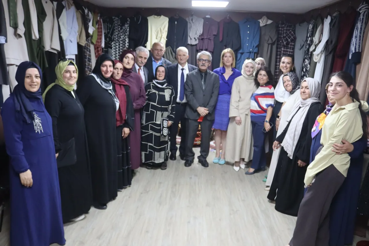 İZMEK yıl sonu sergisi Çubuklubala’da açıldı