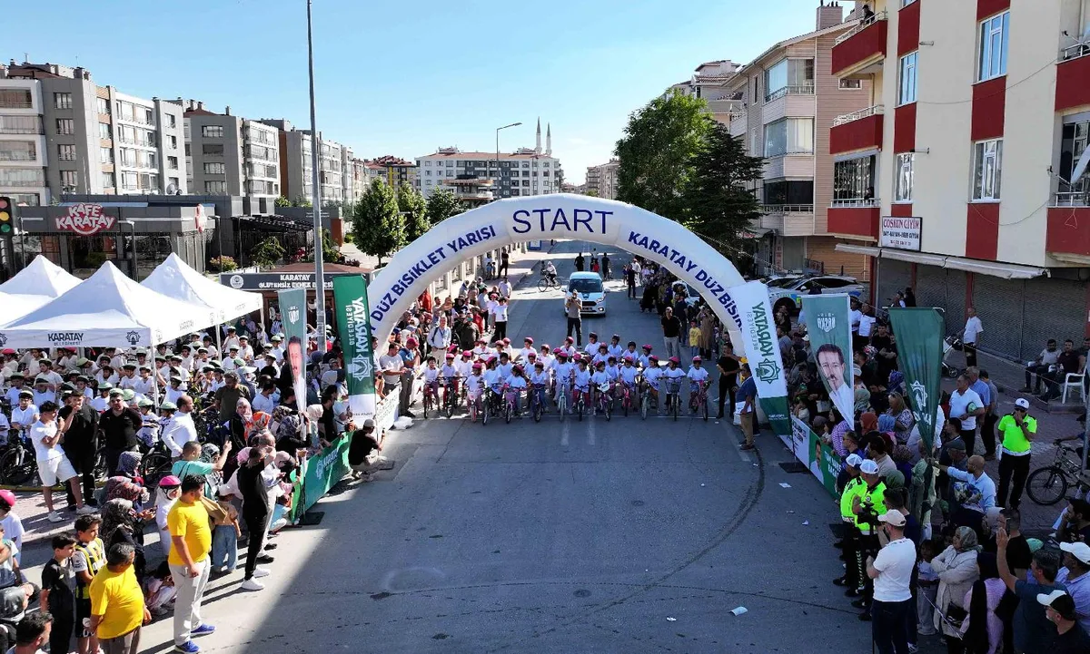 DÜZ BİSİKLET YARIŞINDA ŞAMPİYONLAR BELLİ OLDU