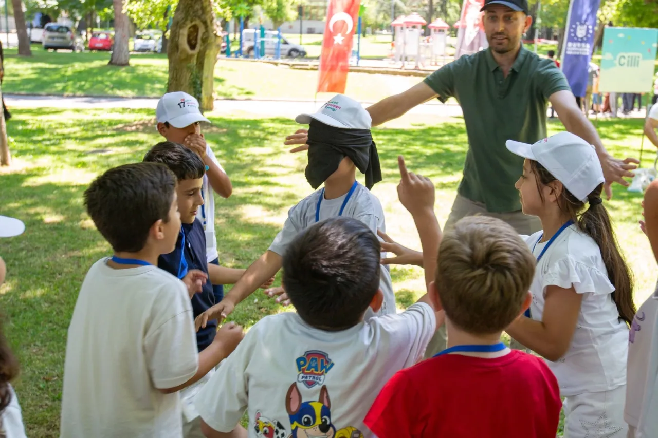Bursalı çocuklar geleneksel oyunlarla eğlendi