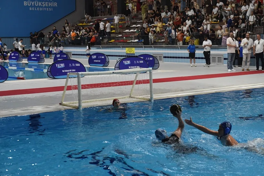 İstanbul'da geleceğin sportif yıldızları performanslarıyla göz doldurdu