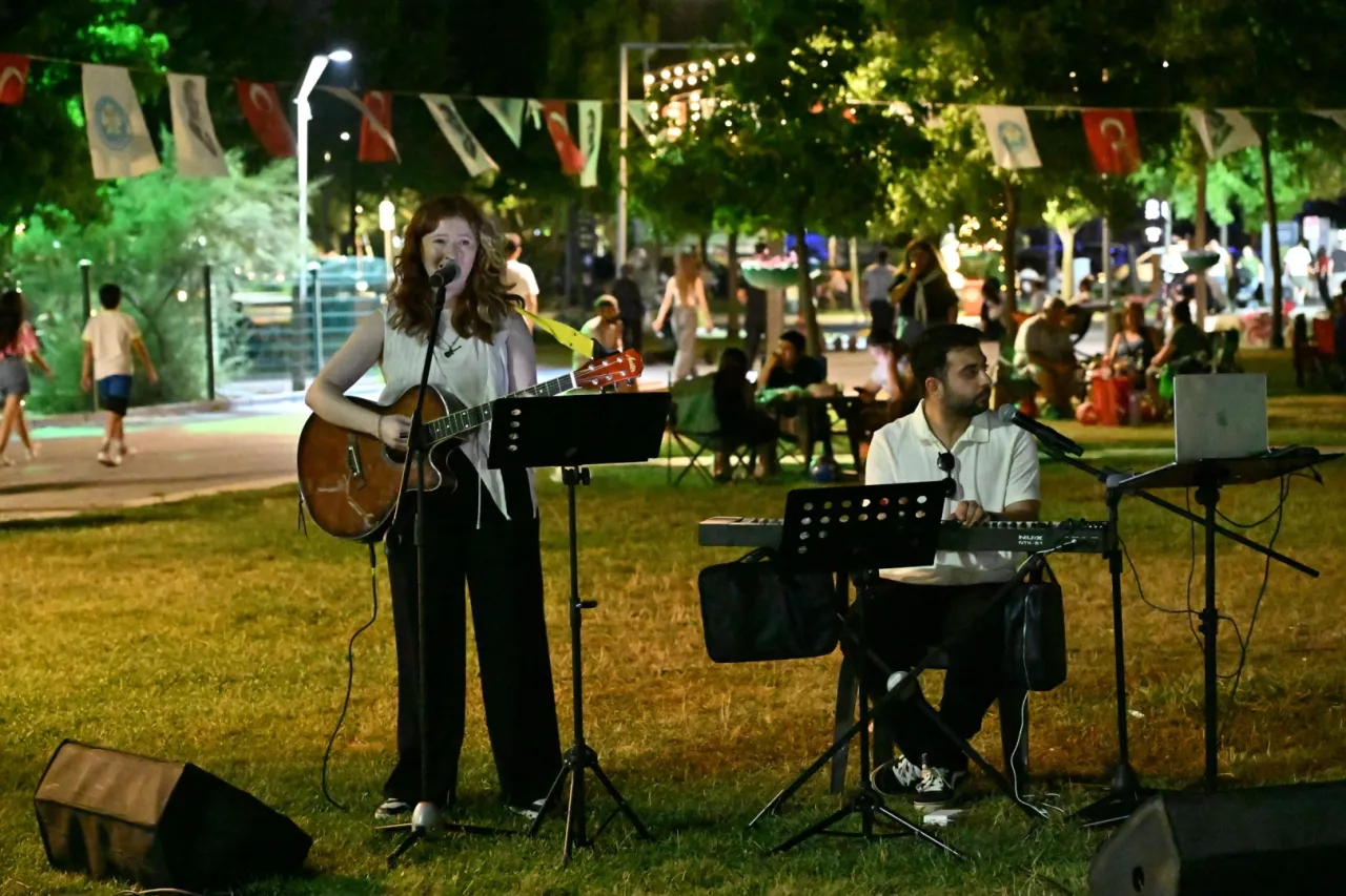 Manisalılar akustik yaz akşamlarında buluşuyor
