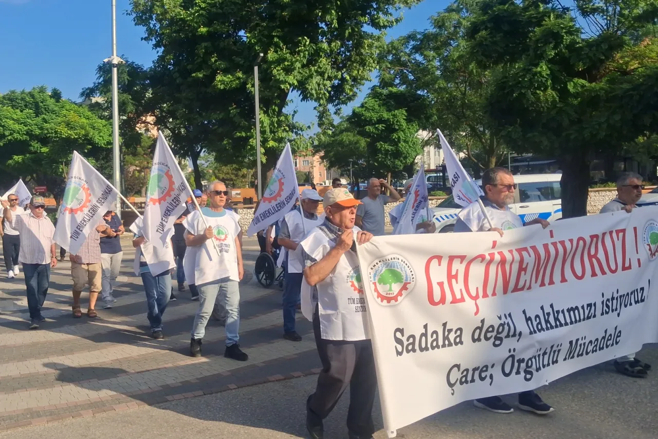 Emeklilerden Keşan'da 'geçinemiyoruz' yürüyüşü