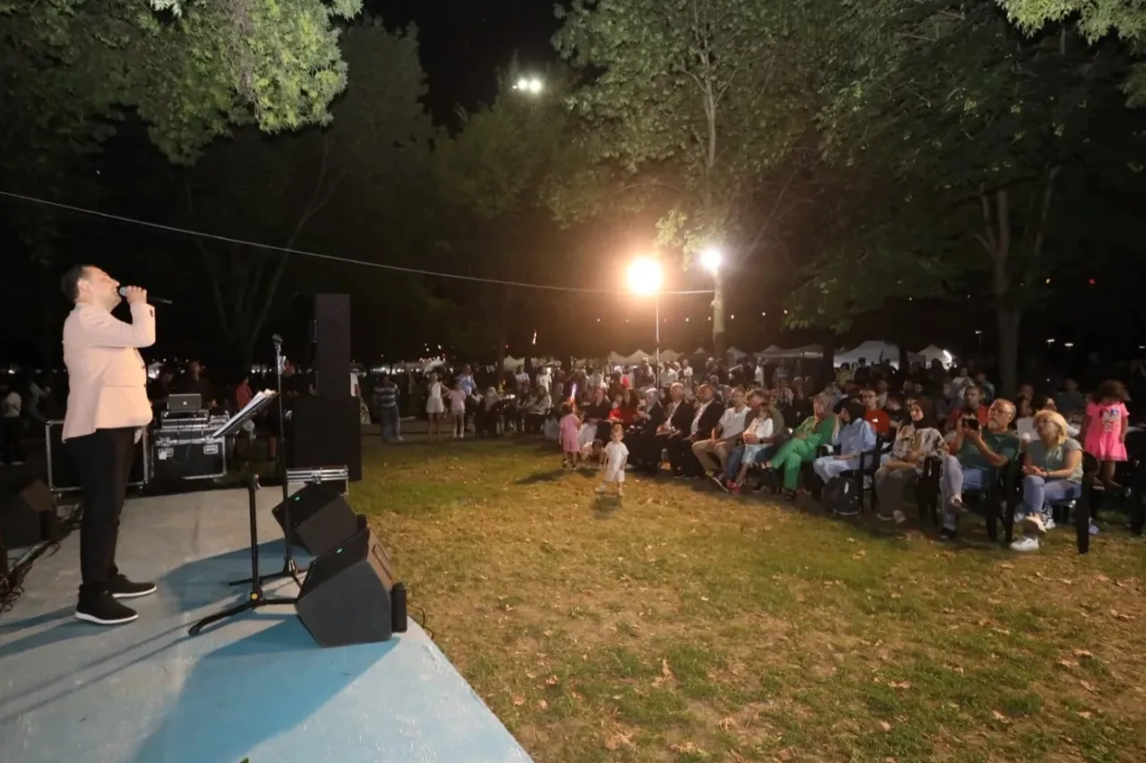 İnegöl'de Hanımeli Alışveriş Şenliği coşkusu