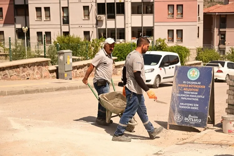 Manisa Akgedik'te üstyapı çalışmaları sürüyor
