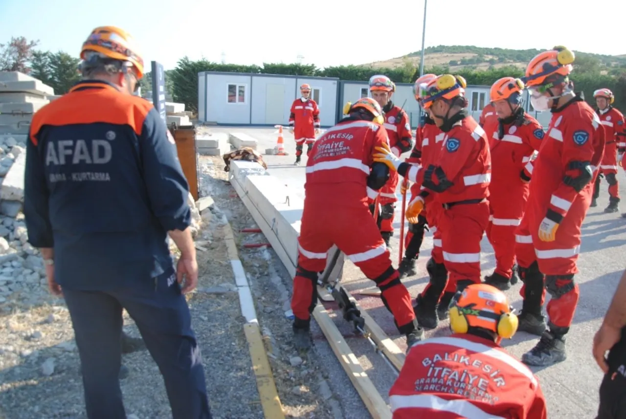 Balıkesir İtfaiyesi AFAD akreditasyonunu tamamladı