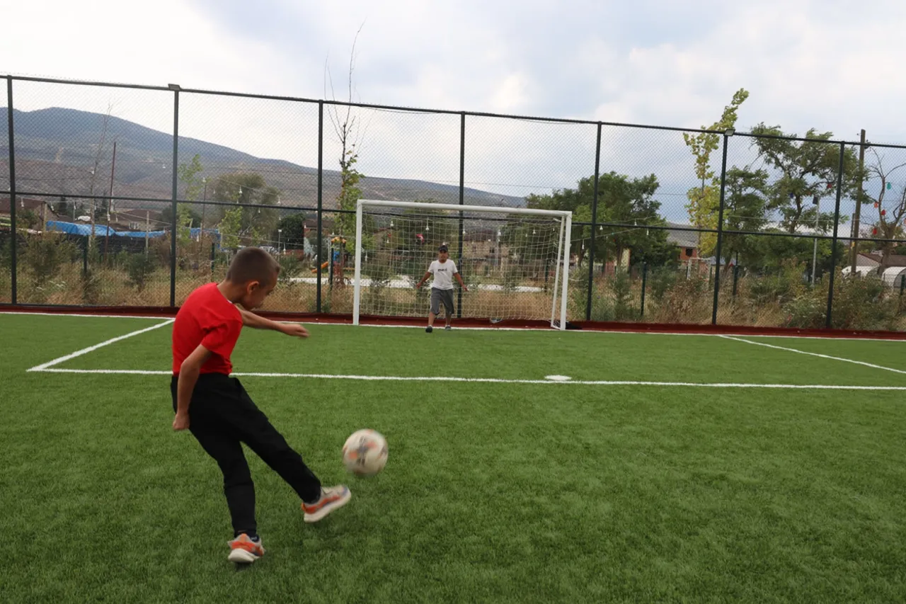 Sakarya Büyükşehir’den gençlere spor alanı