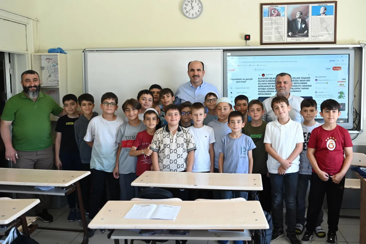 Konya'da Başkan Altay hafızlık eğitimi alan kursiyerlerle buluştu