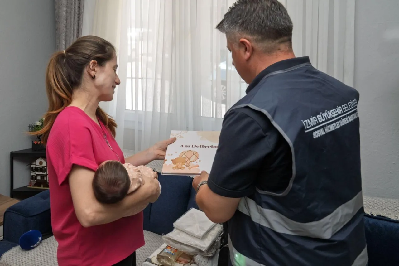 İzmir'den 'Anneye yalnız değilsin, bebeğe hoş geldin' desteği