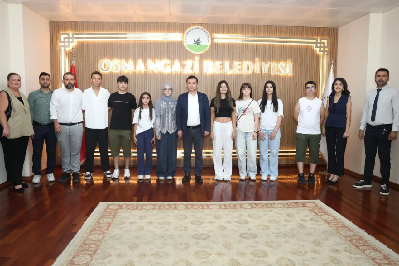Osmangazi’de ücretsiz LGS kurslarının başarılı öğrencileri Başkan Aydın’la buluştu