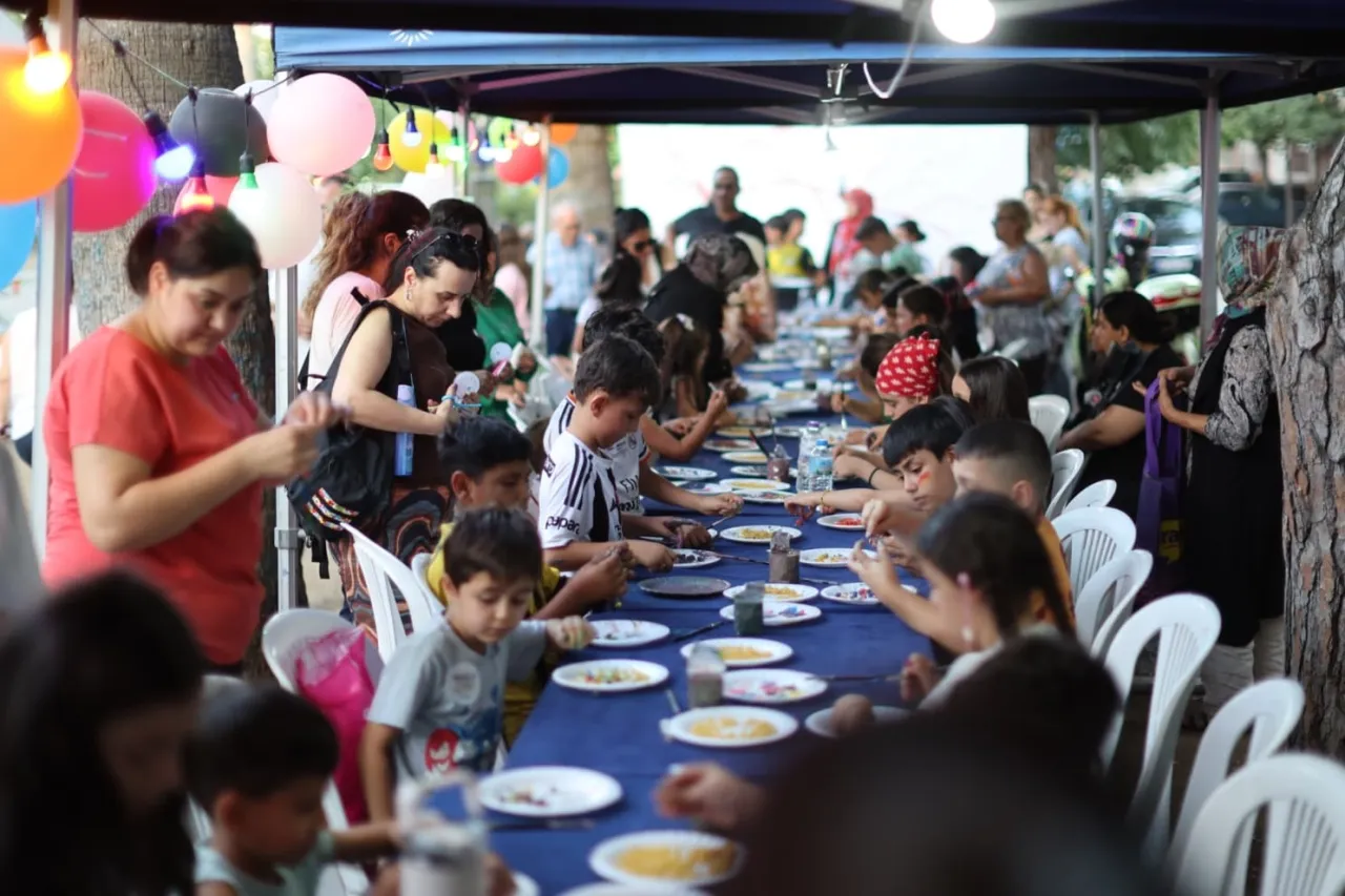 İzmir Karabağlar'da mahalle kültürü yeniden canlanıyor