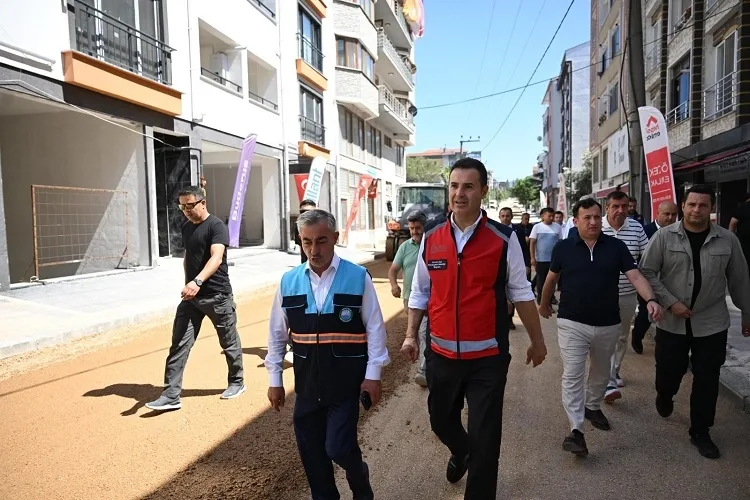 Manyas'ta 30 yıllık su hatları yenilendi, 2,5 km asfalt