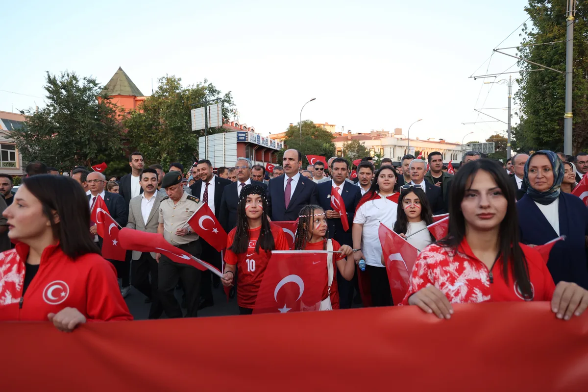 BAŞKAN ALTAY: “BUGÜN ÜLKEMİZE YÖNELİK TEHDİTLER SAVURAN TÜM ZALİM ODAKLAR; 15 TEMMUZ DESTANINI İYİ OKUMALIDIR”