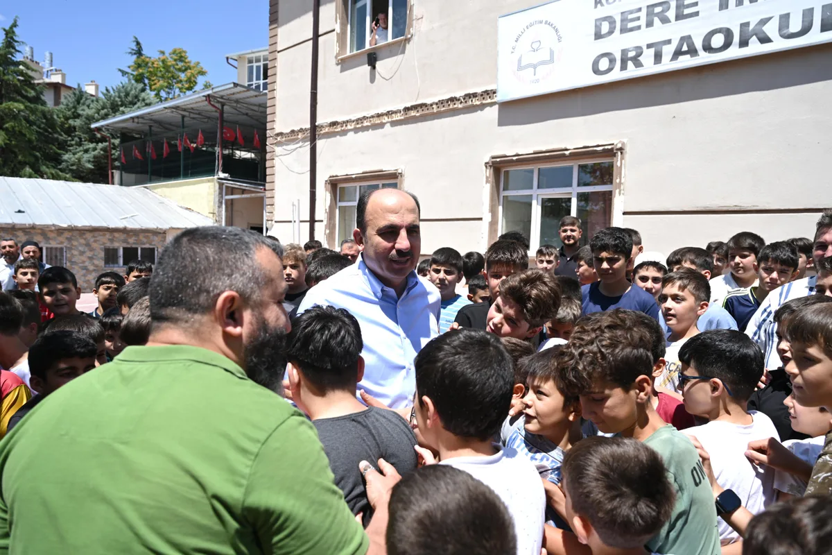 BAŞKAN ALTAY HAFIZLIK EĞİTİMİ ALAN ÖĞRENCİLER VE YAZ KUR’AN KURSU ÖĞRENCİLERİYLE BİR ARAYA GELDİ
