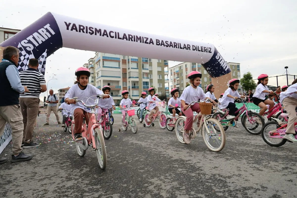 Karatay'da 10. Düz Bisiklet Yarışı Yüzlerce Sporcu Topladı