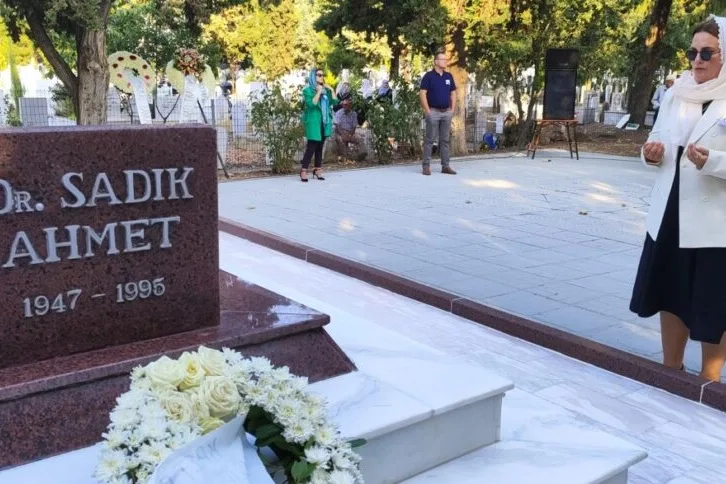TBMM'de Dr. Sadık Ahmet anıldı: "8 okul daha kapanıyor"