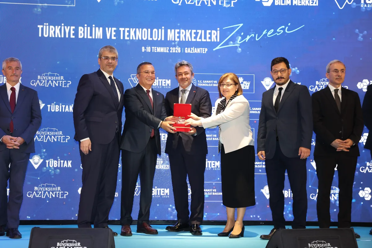 KONYA BİLİM MERKEZİ’NE “BİLİM VE TOPLUM ÇALIŞMALARINI DİJİTALDE YAYGINLAŞTIRMA” ÖDÜLÜ